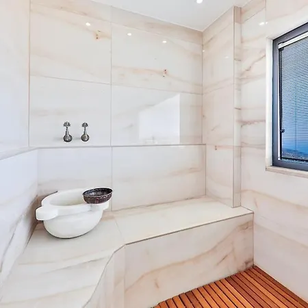 빌라 Secluded Luxury With Infinity Pool & Turkish Bath